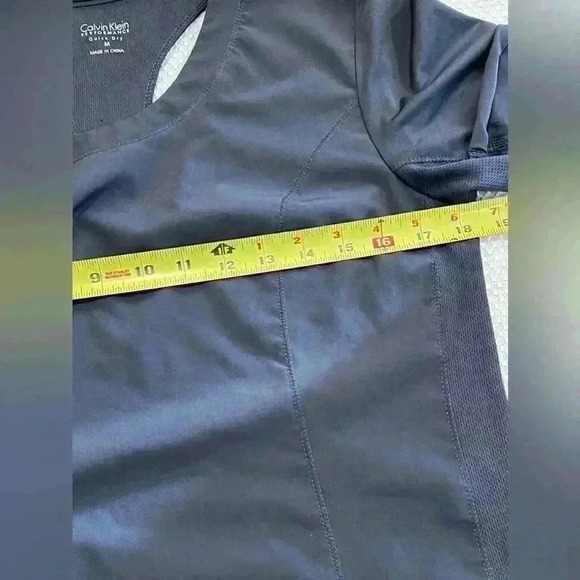 Calvin Klein Medium racerback Performance quick dry gray workout top - Picture 5 of 8